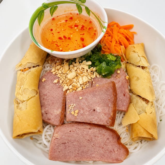 26D. Bún Nem Chả Giò (Ground Pork Sausage & Egg Rolls).