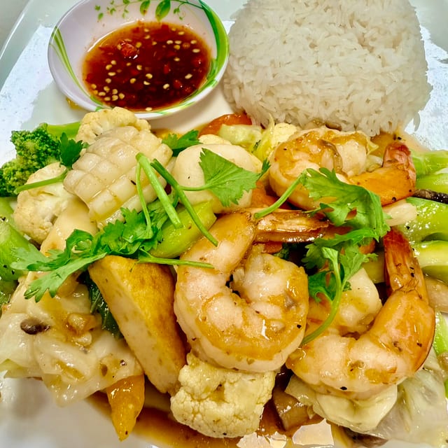 71. Cơm Xào Hải Sản (Seafood Stir Fry).