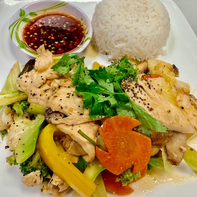 71B. Cơm Xào Gà (Chicken Stir Fry).