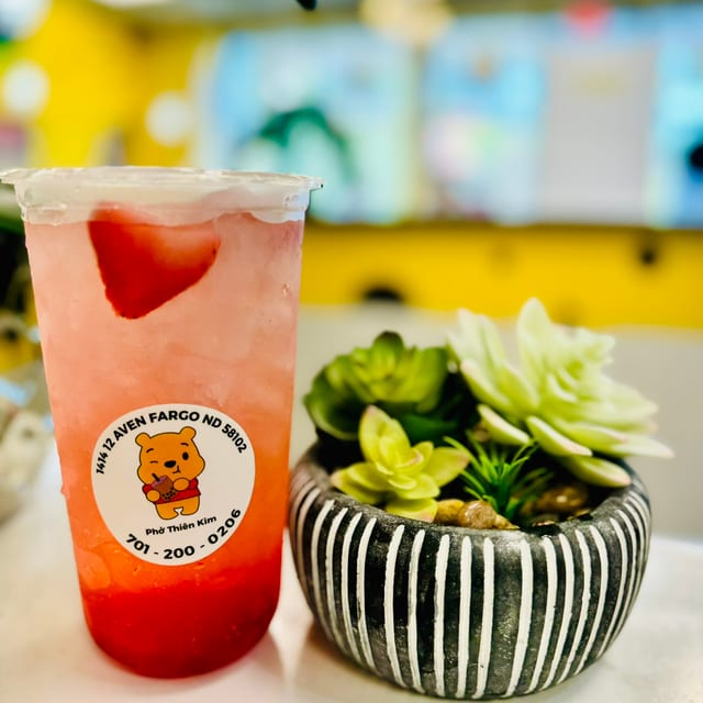 Soda Chanh Dâu (Soda Strawberry Lemonade).