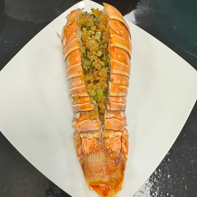 Tôm Hùm Nướng Bơ Tỏi (Garlic Butter Lobster Tail).