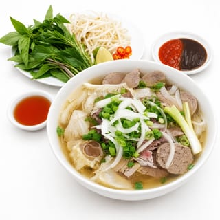 13. Phở Thiên Kim Đặc Biệt (Thien Kim's Special Rare Beef Noodle)